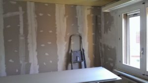 Renovation Zimmer mit neu Beplankung Gipskartonplatten und Abrieb